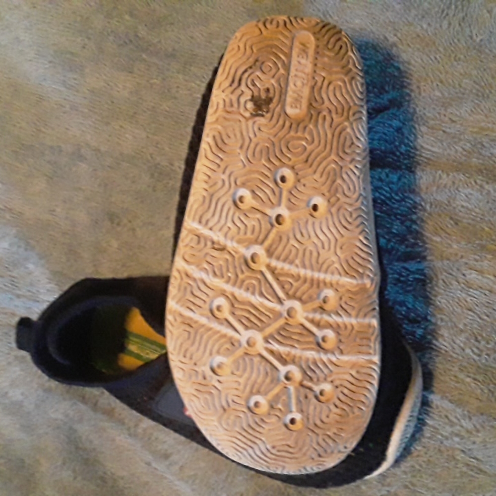 Shoes - Picture 3 of 10